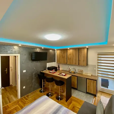 Lukijan Apartamento *